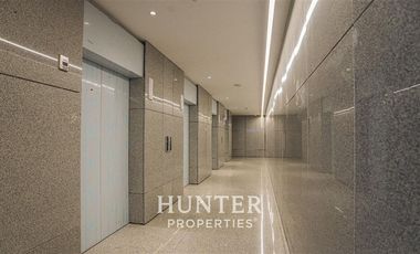 Oficina en Arriendo en San Martin / Santo Domingo. Metro Santa Ana