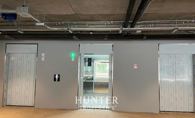 Oficina en Arriendo en San Martin / Santo Domingo. Metro Santa Ana