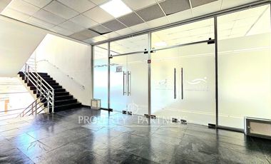 Oficina Comercial en moderno edificio