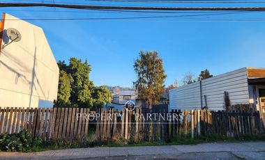 En pleno centro comercial y a media cuadra de tres supermercados