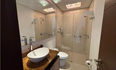 Apartamento duplex con vista verde, sector Tesoro - Poblado