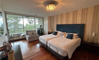 Apartamento duplex con vista verde, sector Tesoro - Poblado