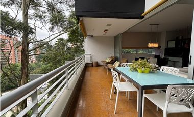 Apartamento duplex con vista verde, sector Tesoro - Poblado