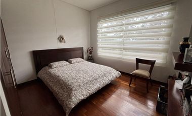 Apartamento duplex con vista verde, sector Tesoro - Poblado