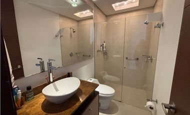 Apartamento duplex con vista verde, sector Tesoro - Poblado