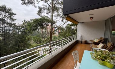 Apartamento duplex con vista verde, sector Tesoro - Poblado