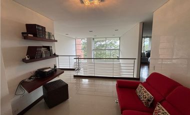 Apartamento duplex con vista verde, sector Tesoro - Poblado