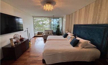 Apartamento duplex con vista verde, sector Tesoro - Poblado