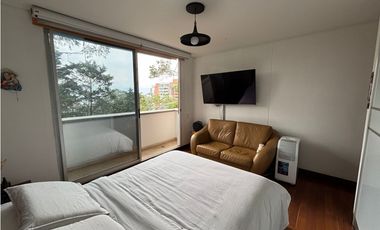 Apartamento duplex con vista verde, sector Tesoro - Poblado