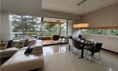 Apartamento duplex con vista verde, sector Tesoro - Poblado