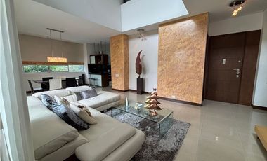 Apartamento duplex con vista verde, sector Tesoro - Poblado