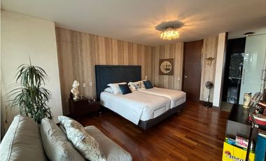 Apartamento duplex con vista verde, sector Tesoro - Poblado