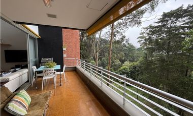 Apartamento duplex con vista verde, sector Tesoro - Poblado