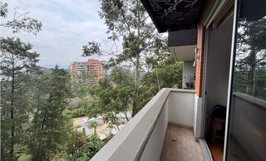 Apartamento duplex con vista verde, sector Tesoro - Poblado