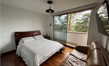 Apartamento duplex con vista verde, sector Tesoro - Poblado