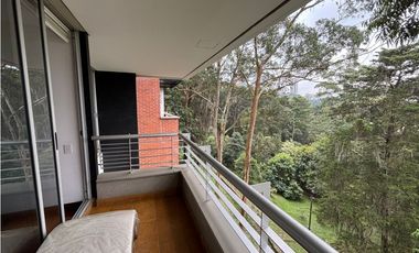 Apartamento duplex con vista verde, sector Tesoro - Poblado