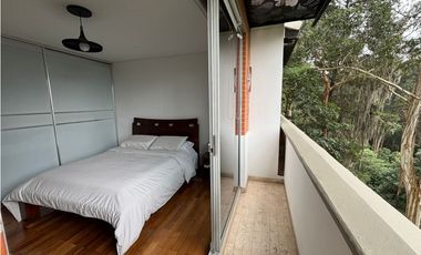 Apartamento duplex con vista verde, sector Tesoro - Poblado