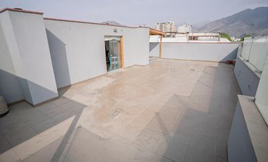 Dúplex Residencial en Venta en El Derby de Monterrico – 5 Dormitorios, 5 Cocheras y Ubicación Estratégica