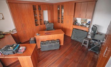 Dúplex Residencial en Venta en El Derby de Monterrico – 5 Dormitorios, 5 Cocheras y Ubicación Estratégica