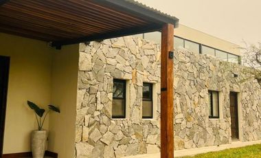 Casa en Venta - 5 Dormitorios 5 Baños - 1000mts2 - San Cosme, Corrientes