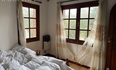 Casa - 6 ambientes jardin - CARILO - VENTA