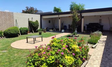 Casa en venta - 2 Dormitorios 3 Baños - La Rioja