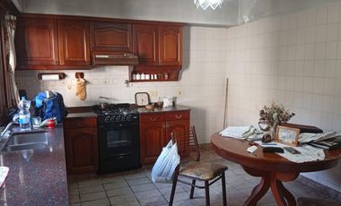 Casa en esquina, con potencial comercial!