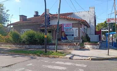 Casa en esquina, con potencial comercial!