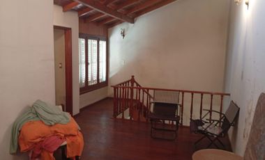 Casa en esquina, con potencial comercial!