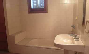 Casa en esquina, con potencial comercial!