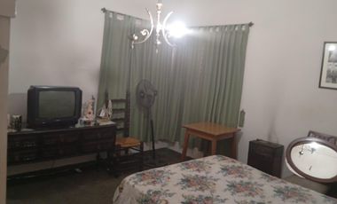 Casa en esquina, con potencial comercial!