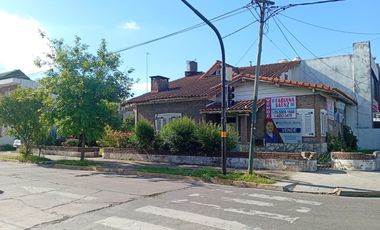 Casa en esquina, con potencial comercial!