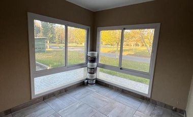 VENTA CASA DE 4 DORMITORIOS EN MIRALAGOS