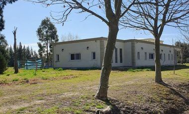 VENTA CASA DE 4 DORMITORIOS EN MIRALAGOS