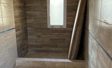 VENTA CASA DE 4 DORMITORIOS EN MIRALAGOS