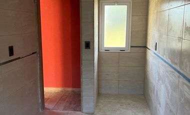 VENTA CASA DE 4 DORMITORIOS EN MIRALAGOS