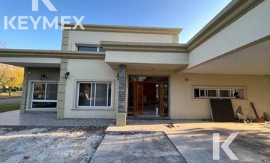 VENTA CASA DE 4 DORMITORIOS EN MIRALAGOS