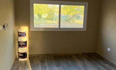 VENTA CASA DE 4 DORMITORIOS EN MIRALAGOS