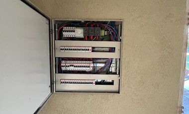 VENTA CASA DE 4 DORMITORIOS EN MIRALAGOS