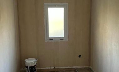 VENTA CASA DE 4 DORMITORIOS EN MIRALAGOS