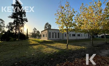 VENTA CASA DE 4 DORMITORIOS EN MIRALAGOS