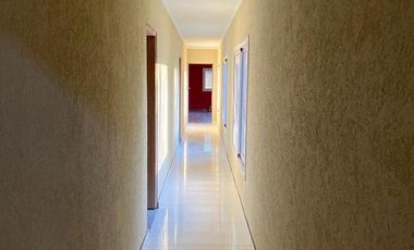 VENTA CASA DE 4 DORMITORIOS EN MIRALAGOS