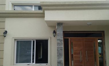 VENTA CASA DE 4 DORMITORIOS EN MIRALAGOS