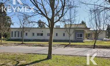 VENTA CASA DE 4 DORMITORIOS EN MIRALAGOS