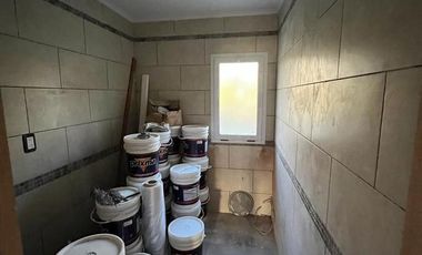 VENTA CASA DE 4 DORMITORIOS EN MIRALAGOS