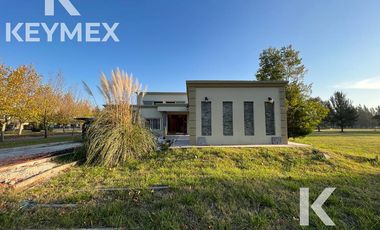 VENTA CASA DE 4 DORMITORIOS EN MIRALAGOS