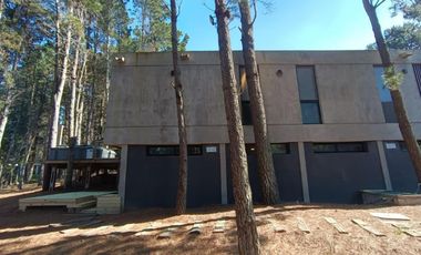 Casa en venta - 4 Dormitorios 4 Baños - Pinamar