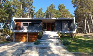 Casa en venta - 4 Dormitorios 4 Baños - Pinamar