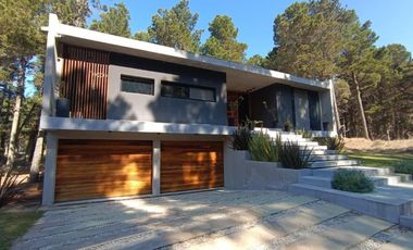 Casa en venta - 4 Dormitorios 4 Baños - Pinamar