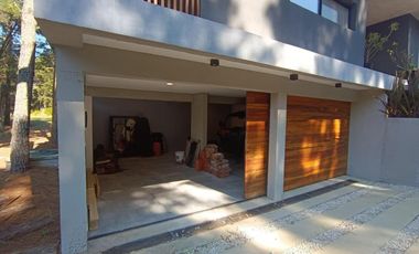 Casa en venta - 4 Dormitorios 4 Baños - Pinamar